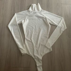 WHITE TURTLENECK BODYSUIT PRETTYLITTLETHING